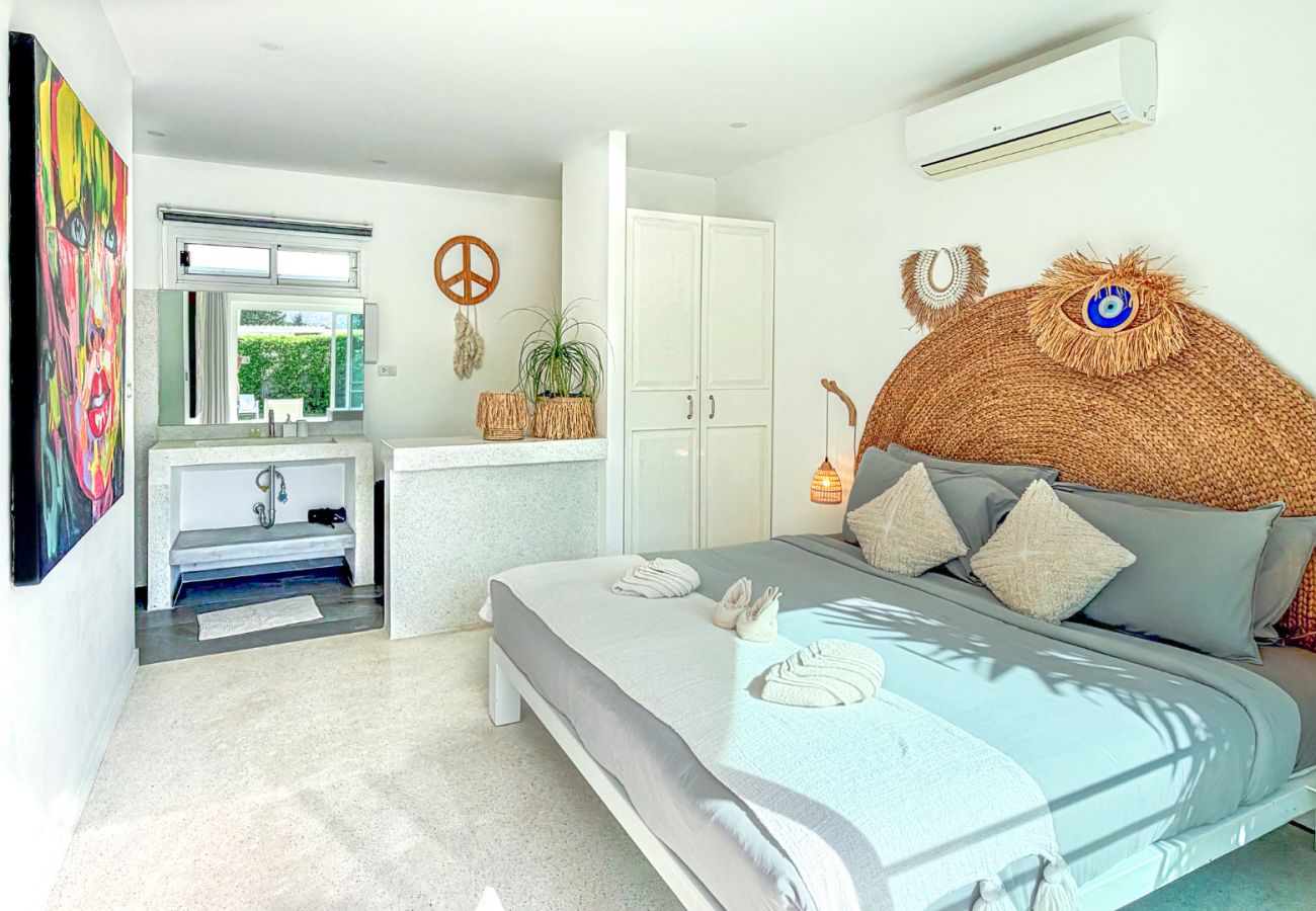 Villa in Ko Samui - WHITE BUDDHA - 3BDR - MAENAM