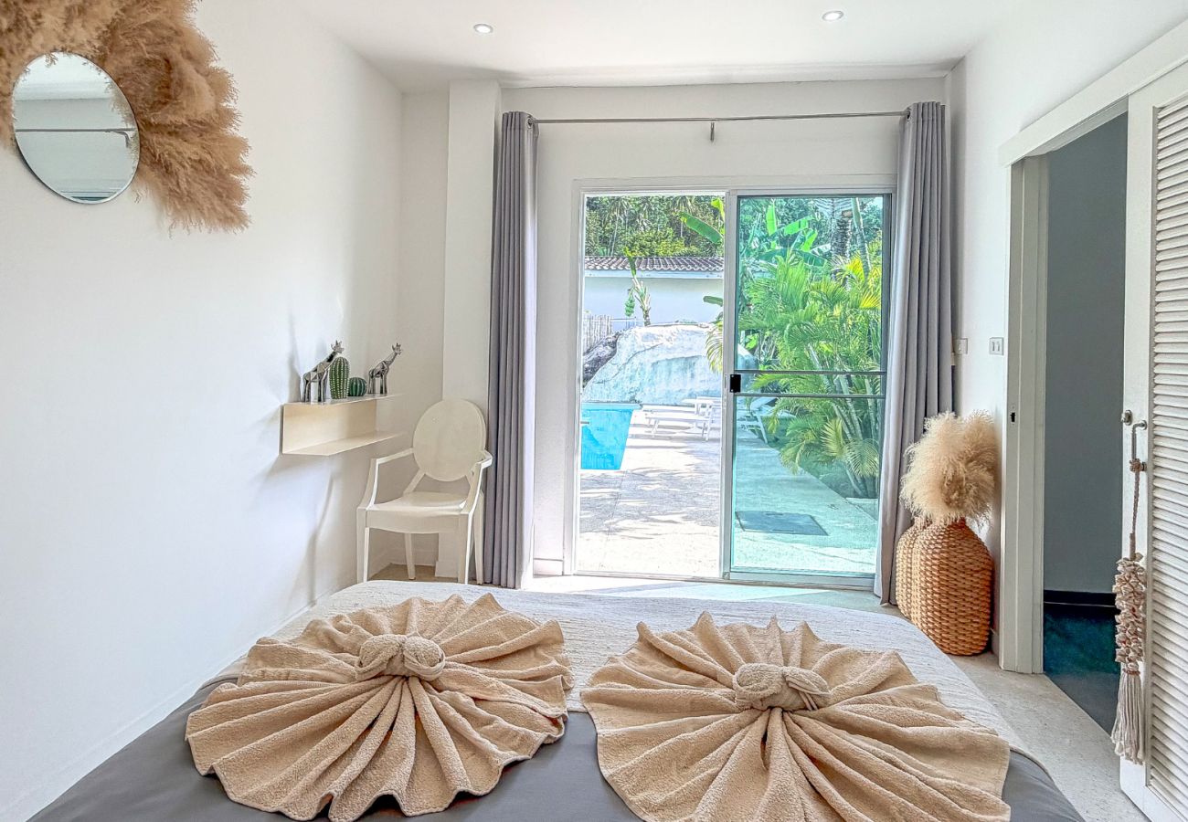 Villa in Ko Samui - WHITE BUDDHA - 3BDR - MAENAM