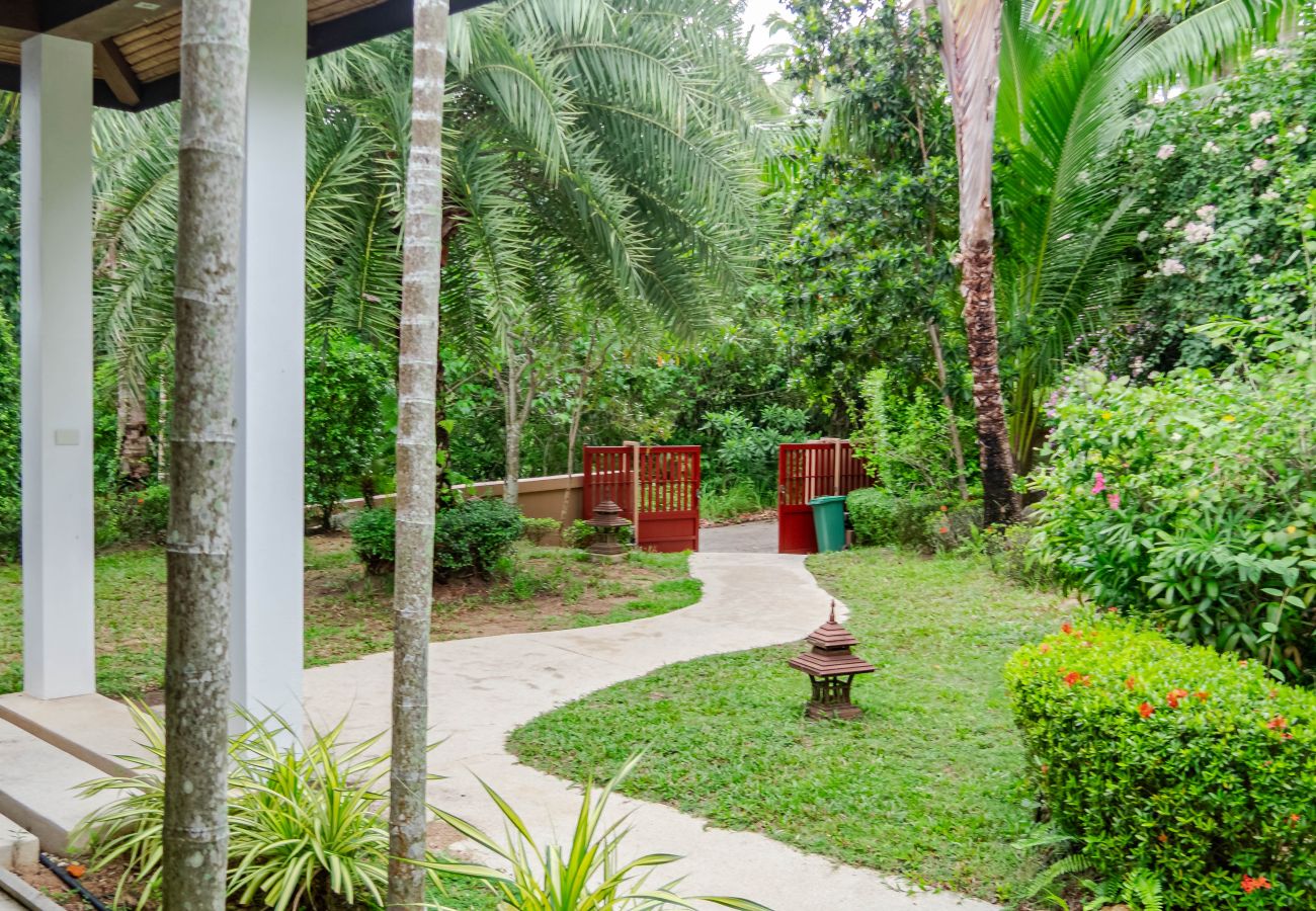 Villa in Ko Samui - Villa Formosa Tropical Bali-Style Hillside Retreat with Panoramic Sea Views