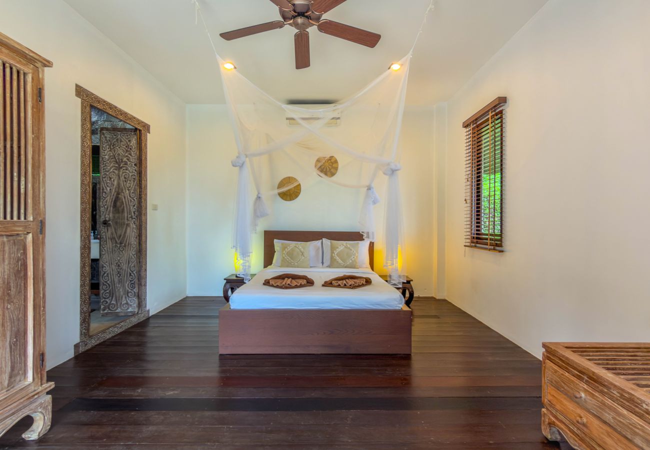 Villa in Ko Samui - Villa Formosa Tropical Bali-Style Hillside Retreat with Panoramic Sea Views