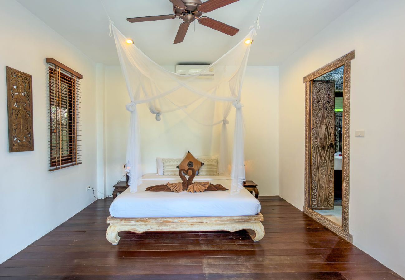 Villa in Ko Samui - Villa Formosa Tropical Bali-Style Hillside Retreat with Panoramic Sea Views
