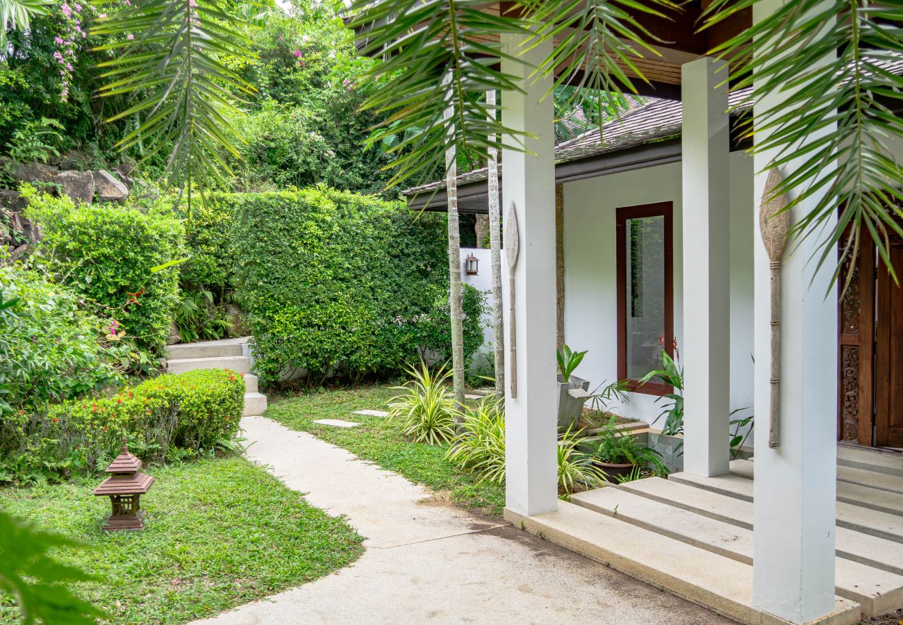 Villa in Ko Samui - Villa Formosa Tropical Bali-Style Hillside Retreat with Panoramic Sea Views