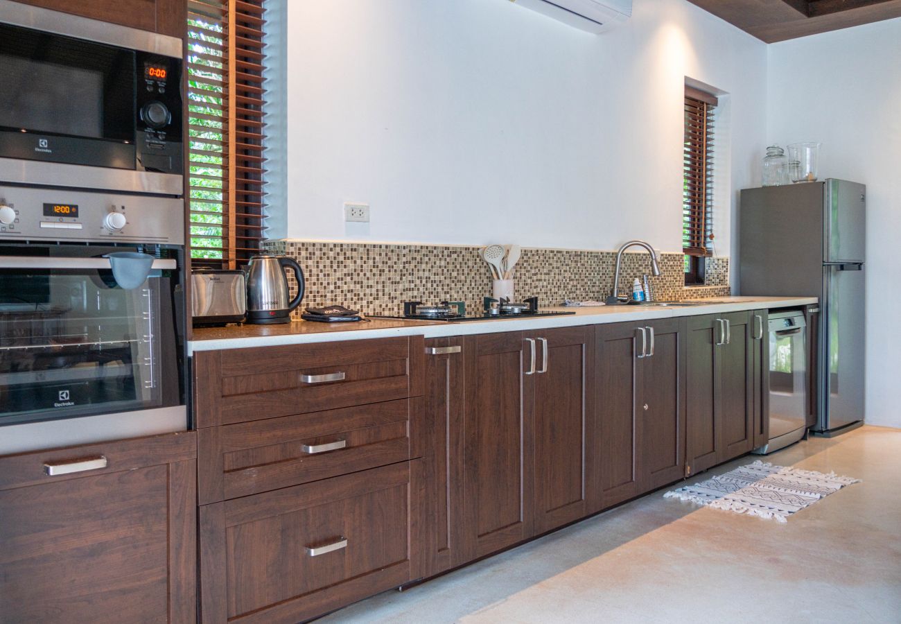 Villa in Ko Samui - Villa Formosa Tropical Bali-Style Hillside Retreat with Panoramic Sea Views